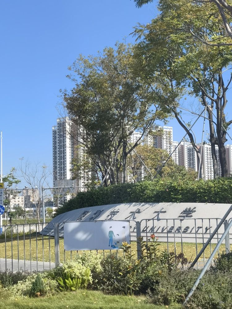  前往深圳科技大学新材料与新能源学院 考察环保新材料 